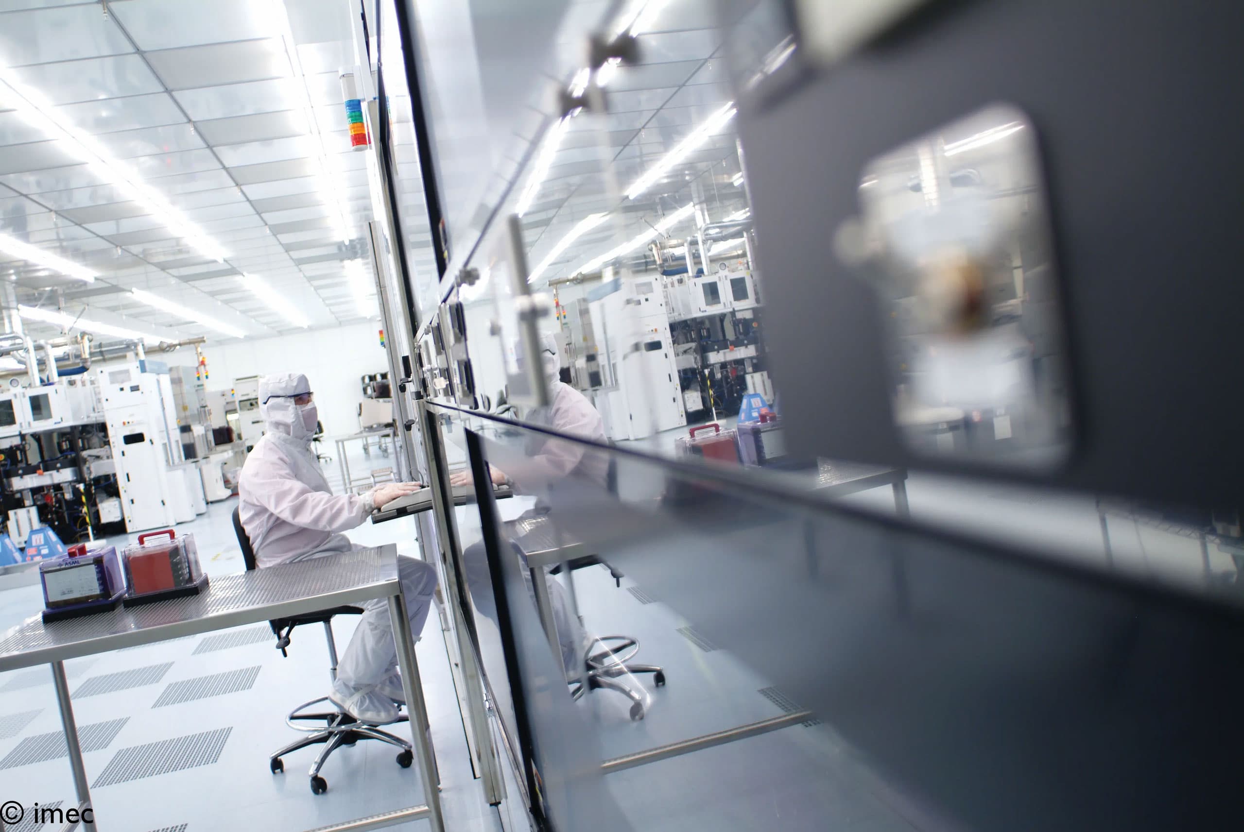 A look inside imec's cleanroom